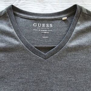 Guess V Neck Tee-shirt